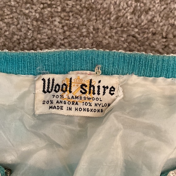 An antique (1940s) lambs wool beaded sweater size M - Picture 2 of 14